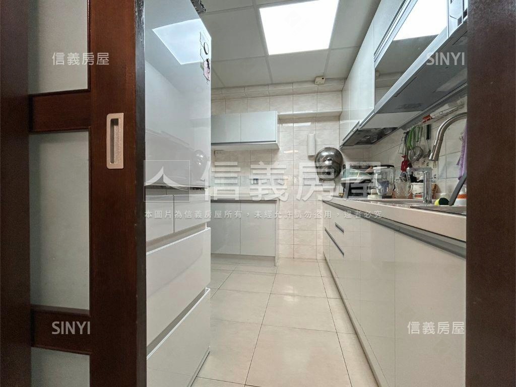 采雲天唯美古典風四房車位房屋室內格局與周邊環境