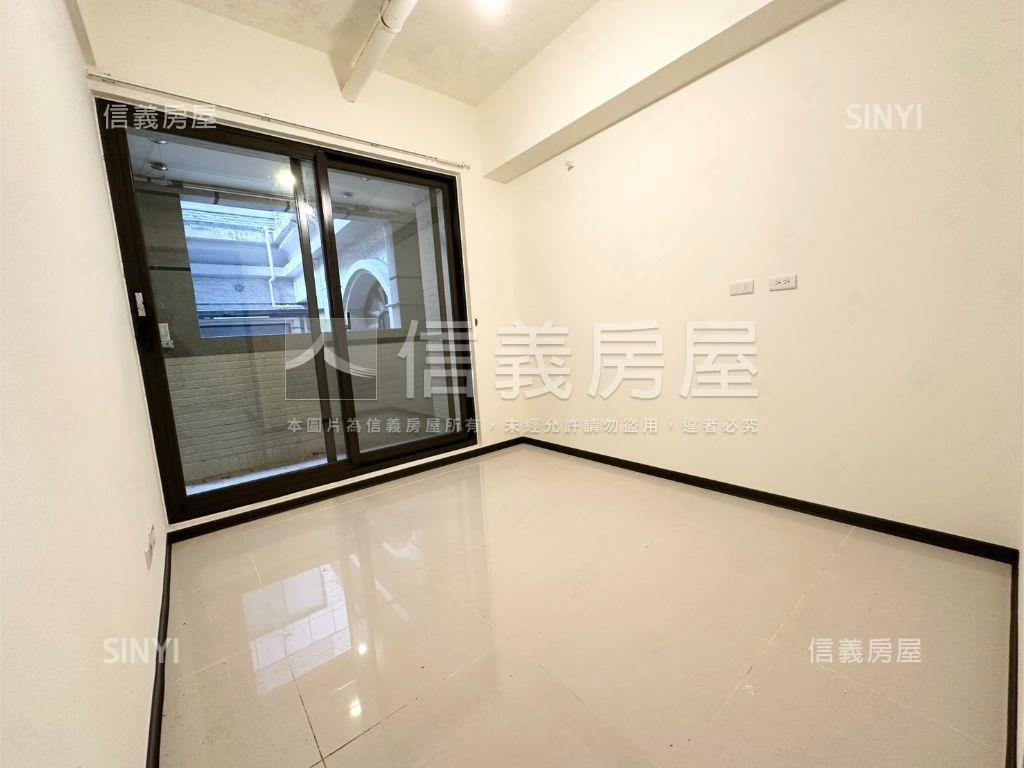 伴山邊間三房雙坡平車位房屋室內格局與周邊環境