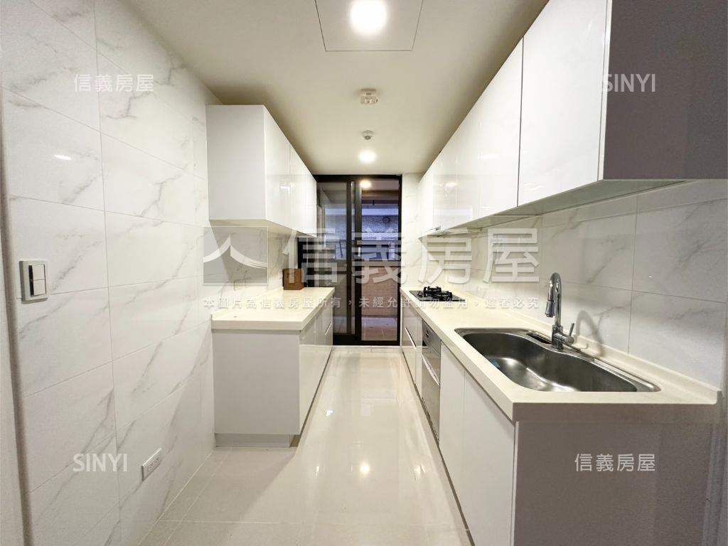 伴山邊間三房雙坡平車位房屋室內格局與周邊環境