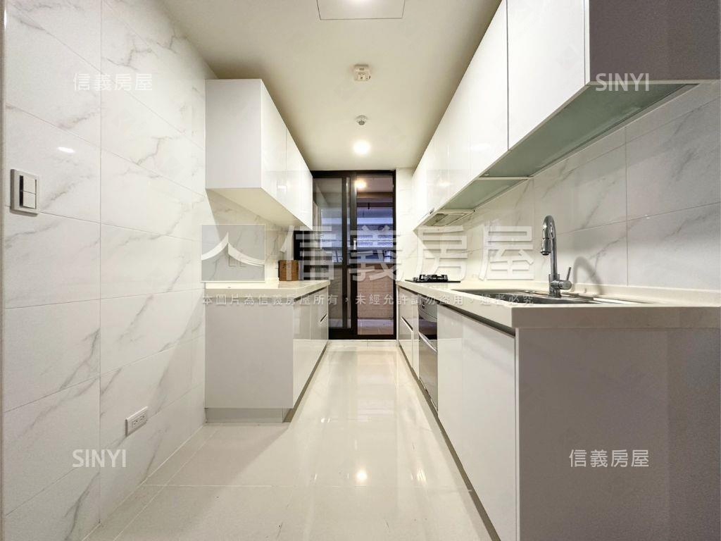 伴山邊間三房雙坡平車位房屋室內格局與周邊環境