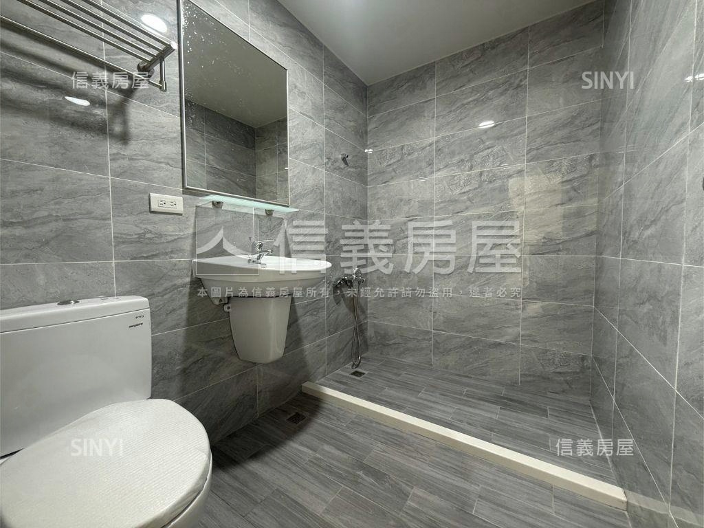 近輕軌漂漂亮亮活巷透天房屋室內格局與周邊環境