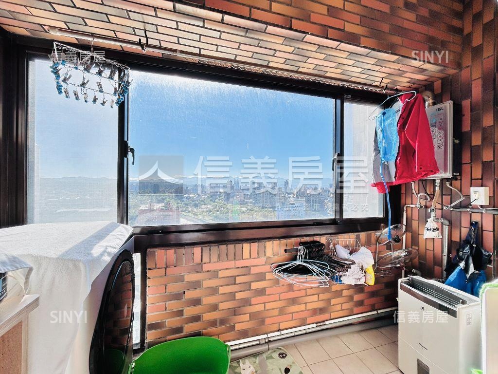 愷悅高樓裝潢３房車位房屋室內格局與周邊環境