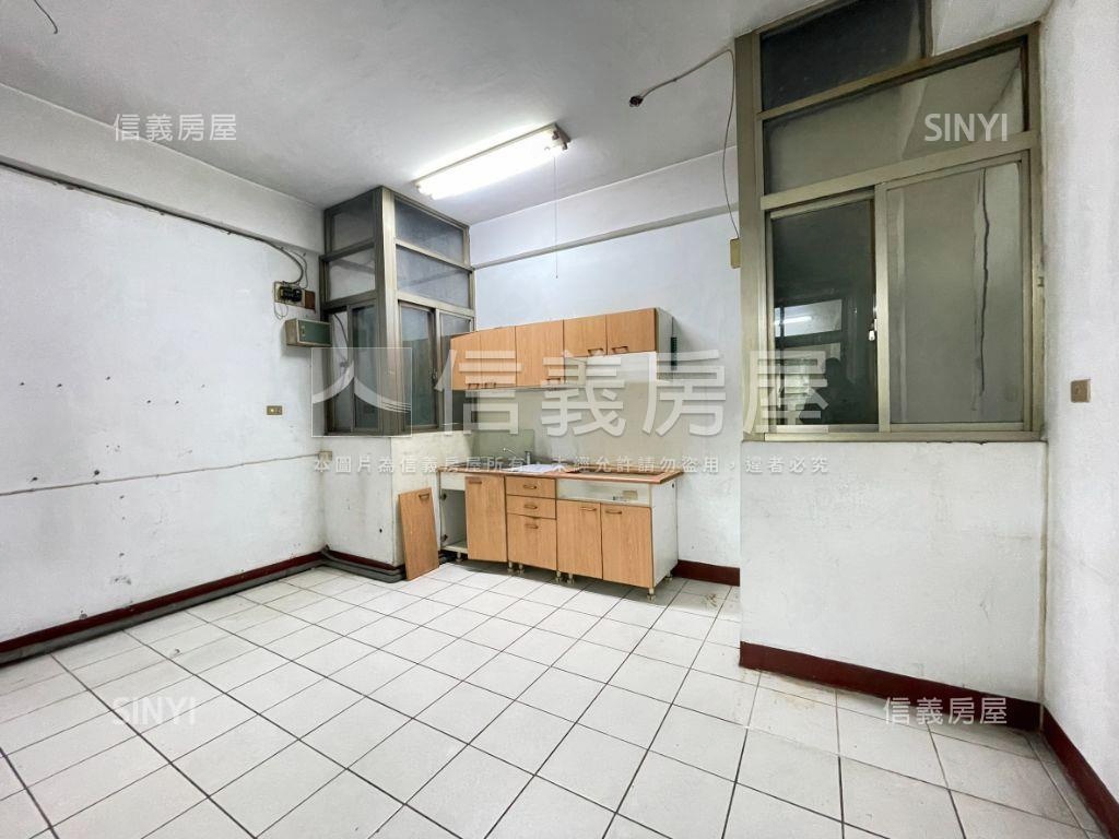 【ＶＲ】可看屋新興路透店房屋室內格局與周邊環境