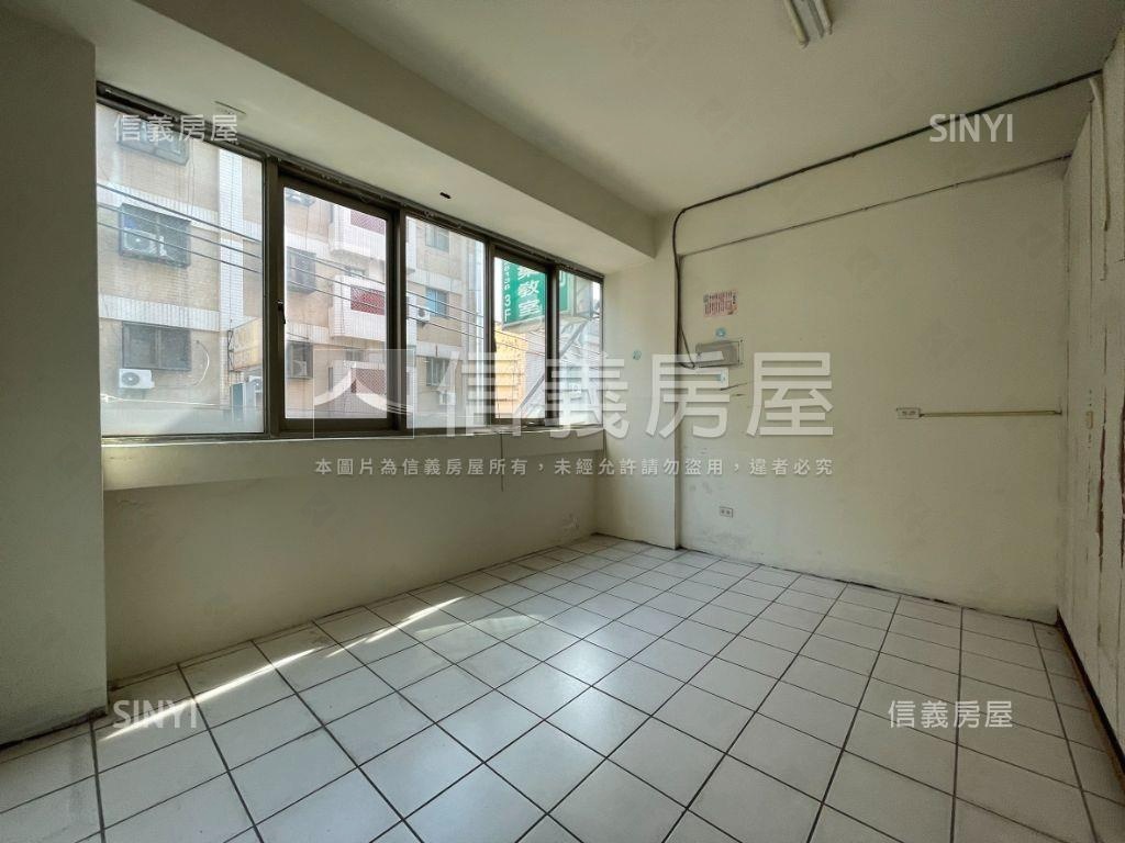 【ＶＲ】可看屋新興路透店房屋室內格局與周邊環境