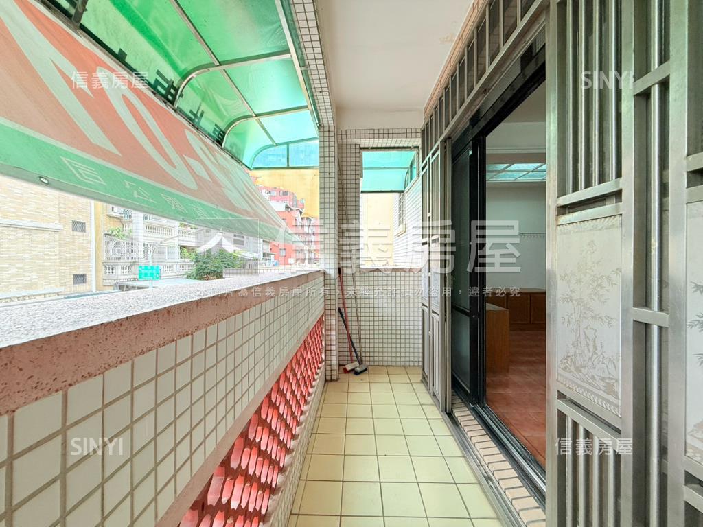 臻藏獅甲捷運公園首排車墅房屋室內格局與周邊環境