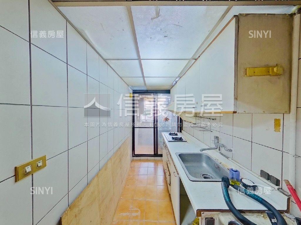 實小近未來捷運電梯三房房屋室內格局與周邊環境