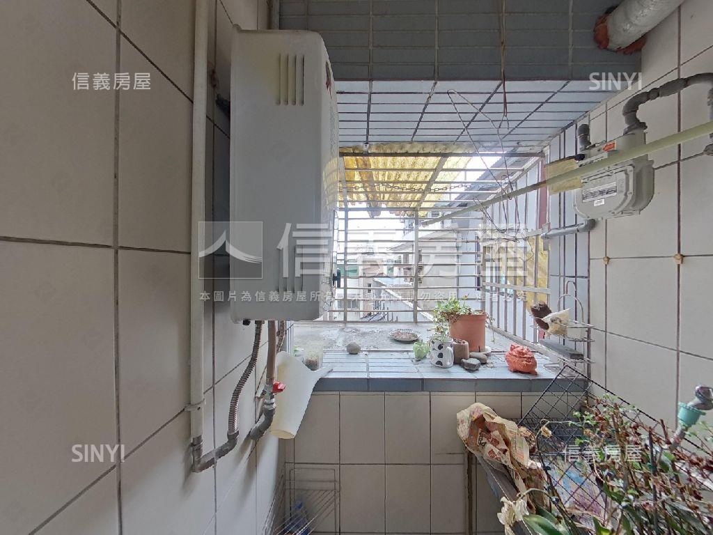 實小近未來捷運電梯三房房屋室內格局與周邊環境