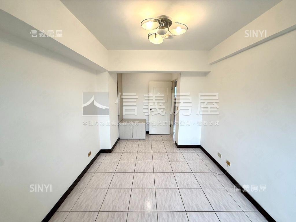 ｛小資｝電梯三房美裝潢房屋室內格局與周邊環境