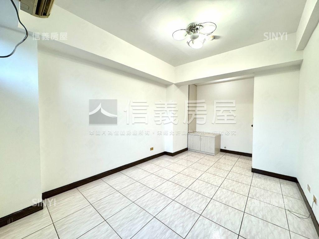 ｛小資｝電梯三房美裝潢房屋室內格局與周邊環境