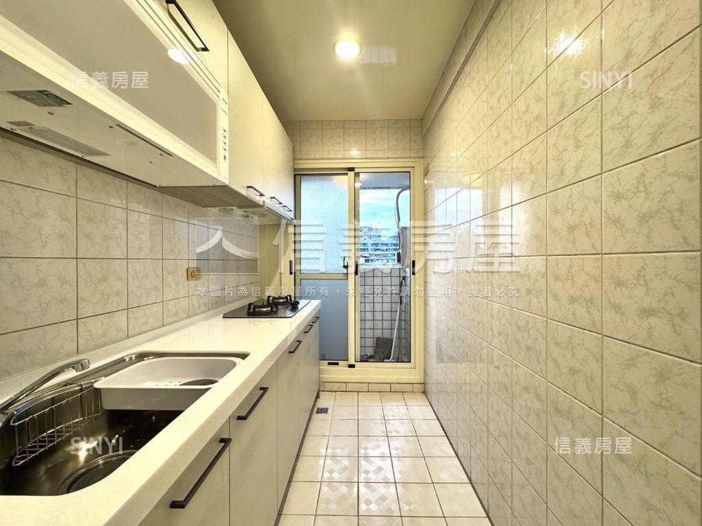 ｛小資｝電梯三房美裝潢房屋室內格局與周邊環境