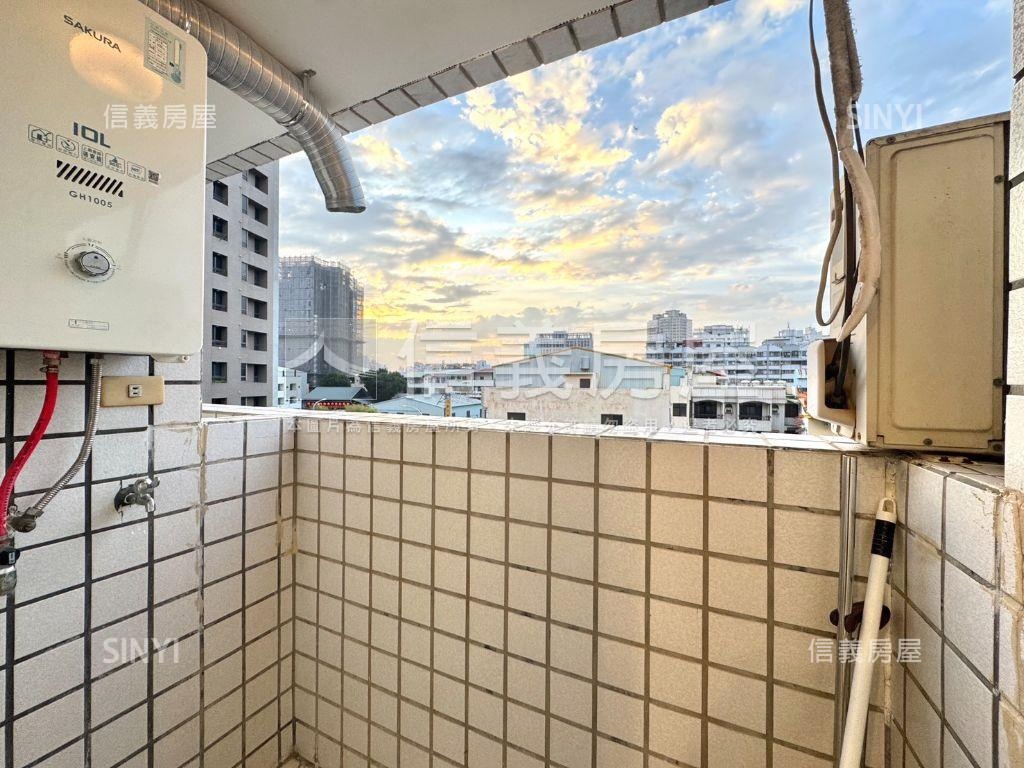 ｛小資｝電梯三房美裝潢房屋室內格局與周邊環境