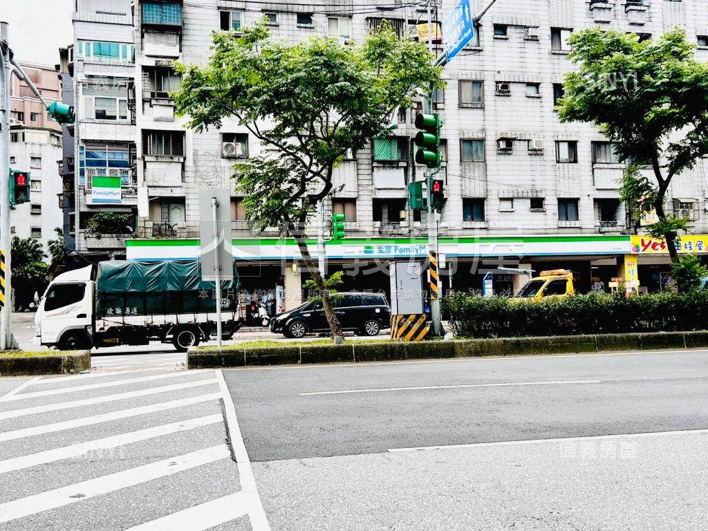 一品花園面寬店面房屋室內格局與周邊環境