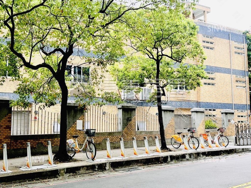 迴龍商圈．面寬金店面房屋室內格局與周邊環境