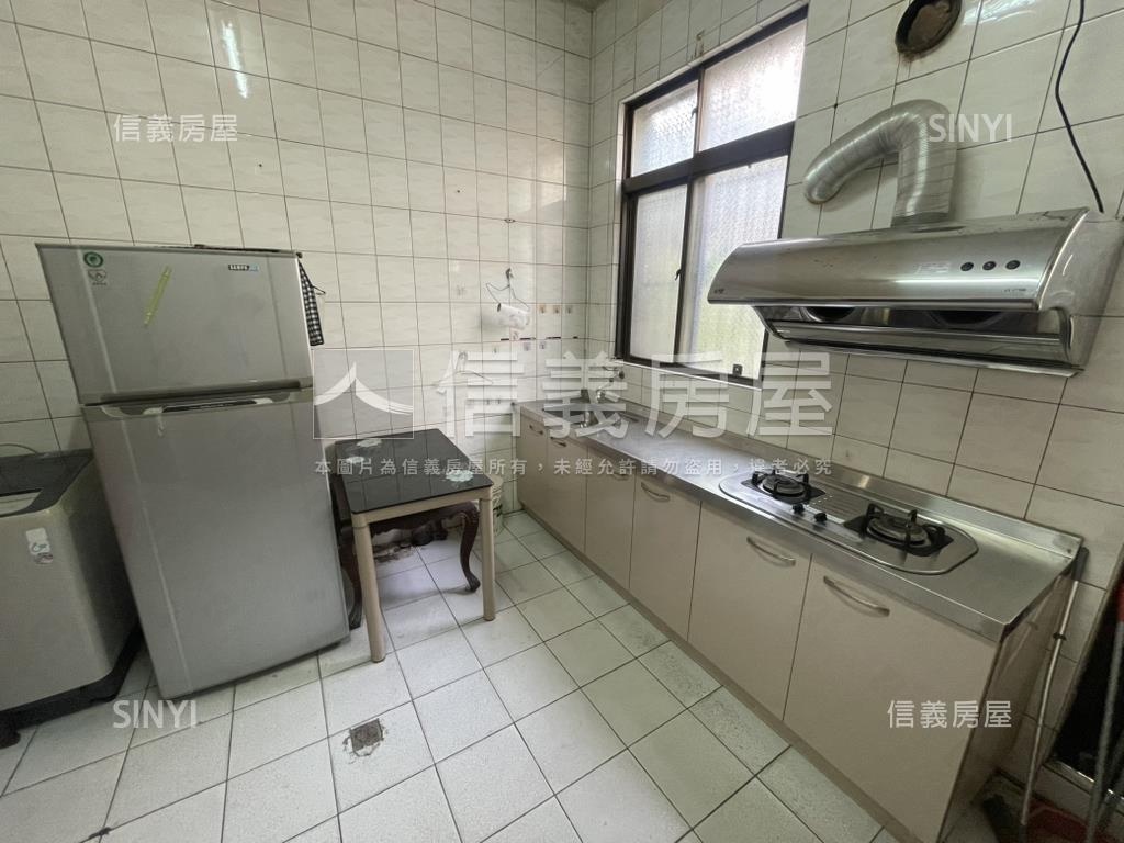 近正德高中騎樓透天房屋室內格局與周邊環境