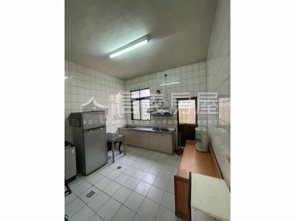 近正德高中騎樓透天房屋室內格局與周邊環境