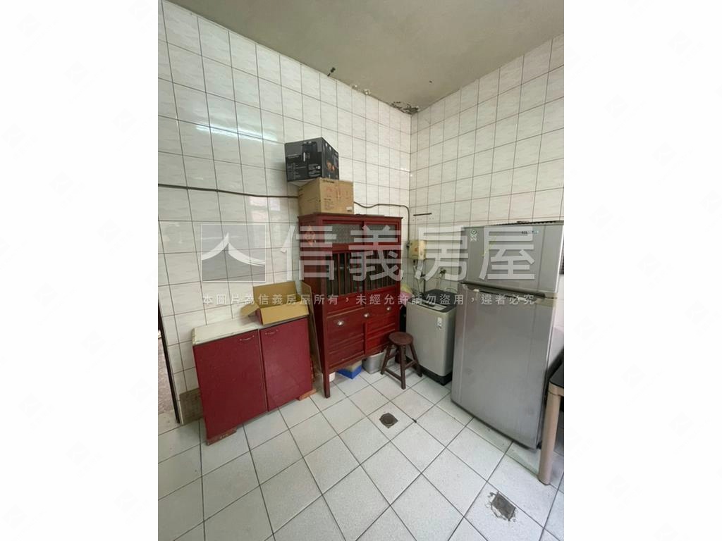 近正德高中騎樓透天房屋室內格局與周邊環境