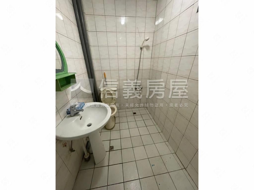 近正德高中騎樓透天房屋室內格局與周邊環境