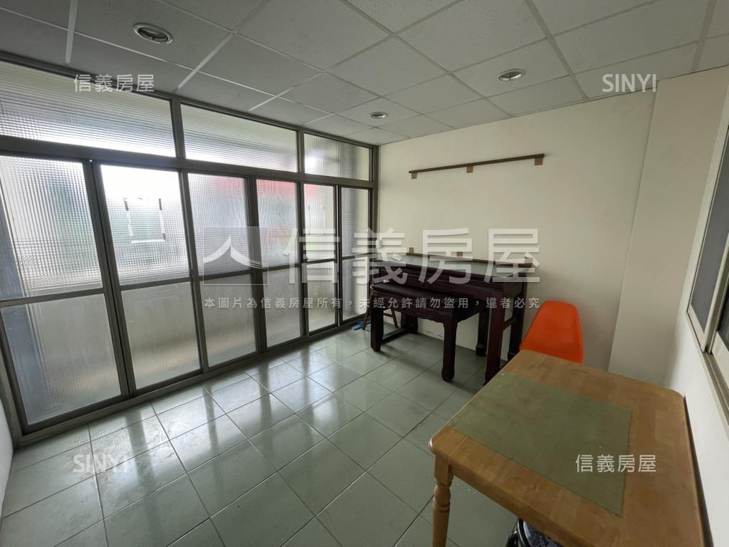 近正德高中騎樓透天房屋室內格局與周邊環境