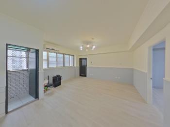 近中興路三房車位