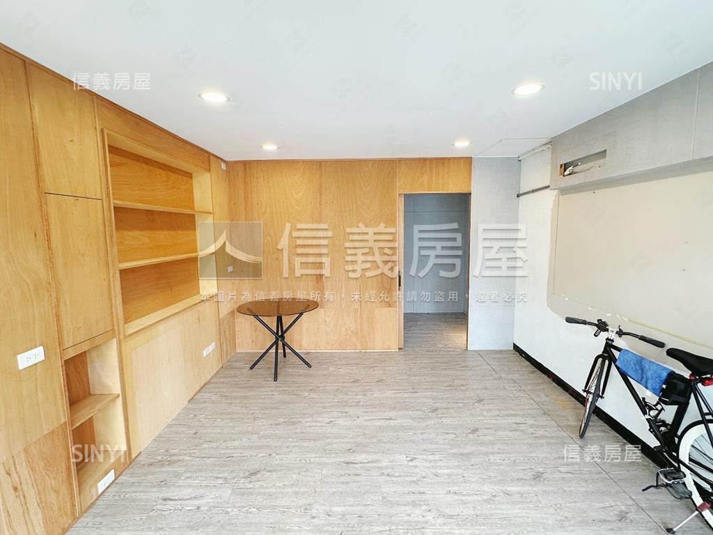 鼓山近輕軌黃金１＋２樓店房屋室內格局與周邊環境