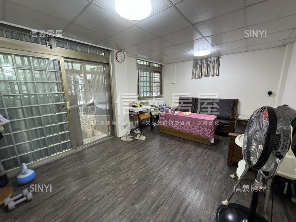 國泰一樓門前方便停車房屋室內格局與周邊環境