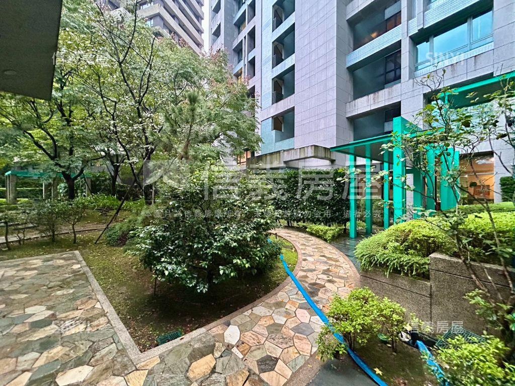 內湖五期｜正面公園綠意房屋室內格局與周邊環境