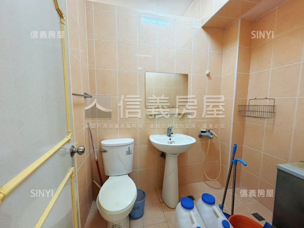 東區龍鳳大樓溫馨三房房屋室內格局與周邊環境