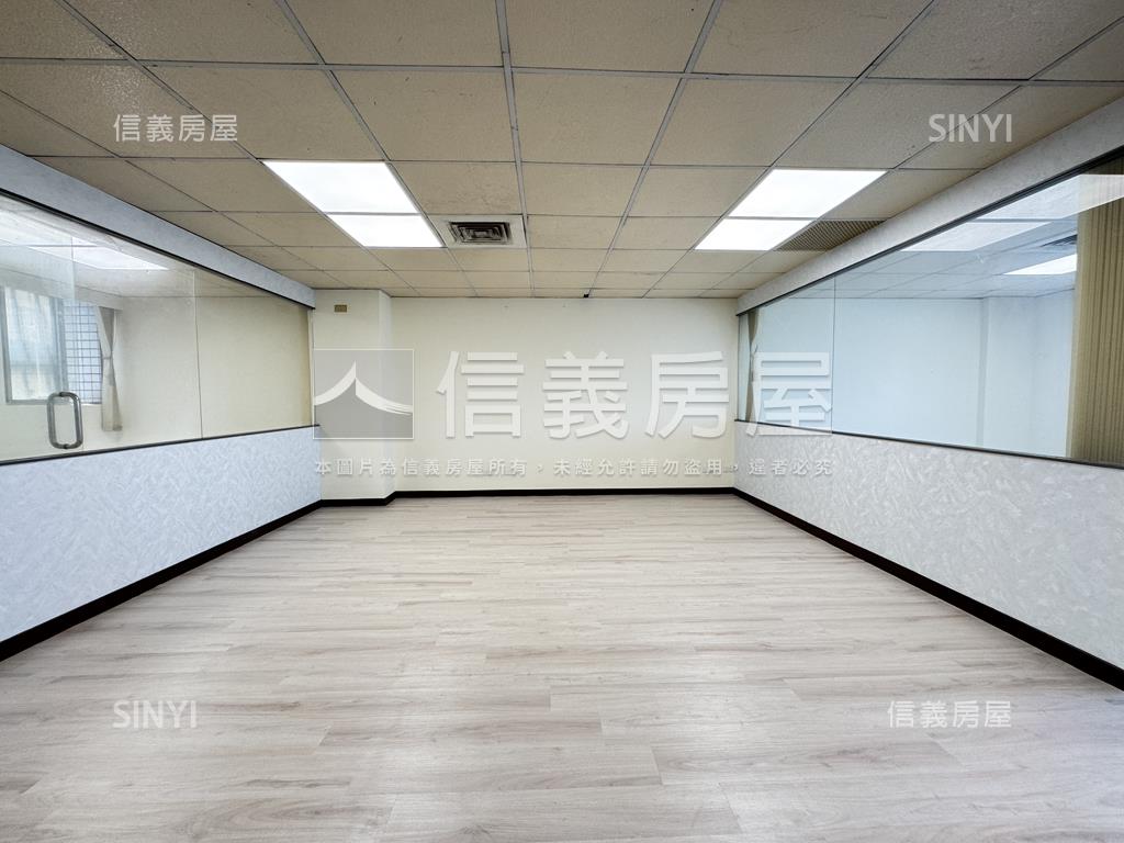 一層一戶公園首排採光商辦房屋室內格局與周邊環境