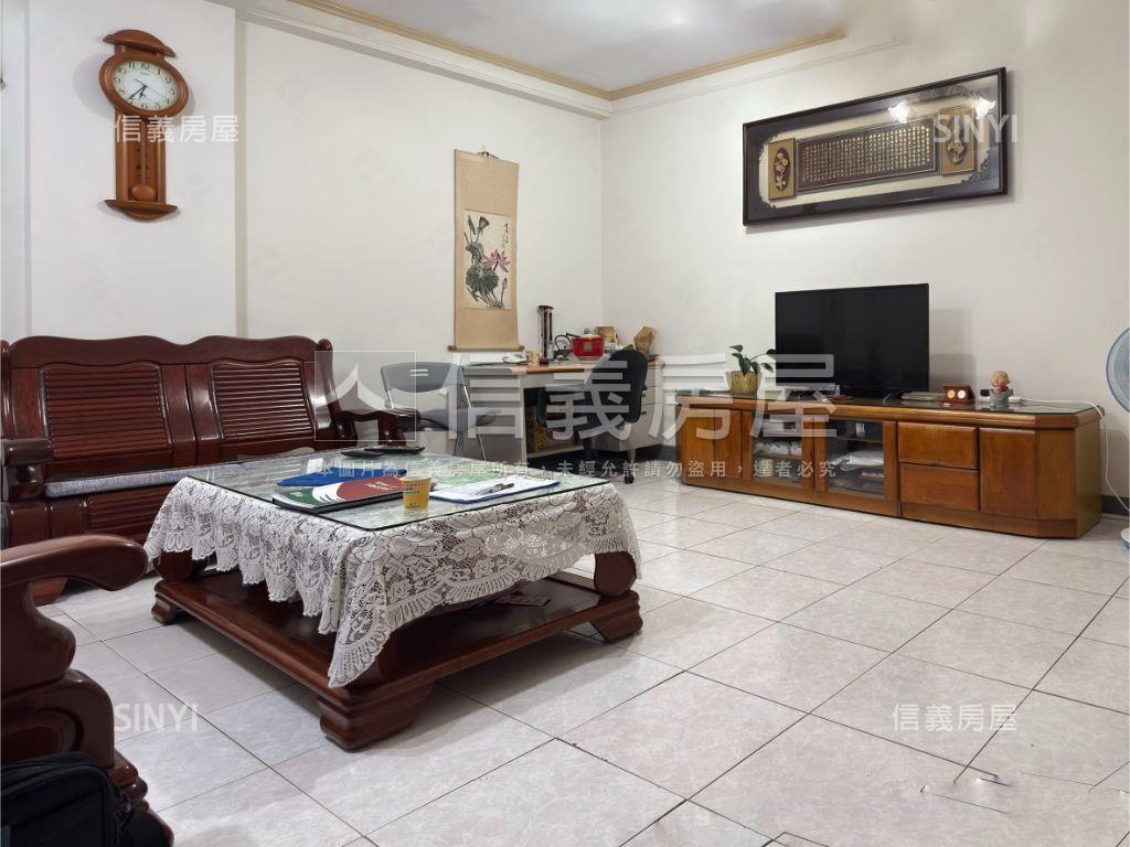 稀有挑高一樓˙停車方便房屋室內格局與周邊環境