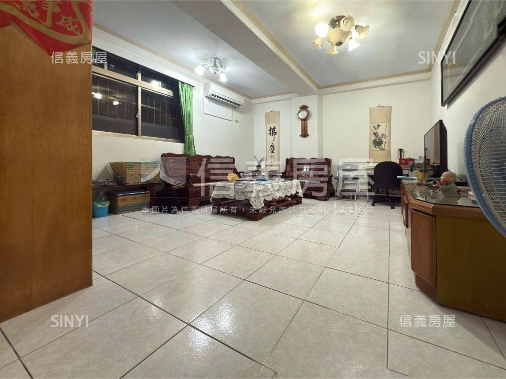 稀有挑高一樓˙停車方便房屋室內格局與周邊環境