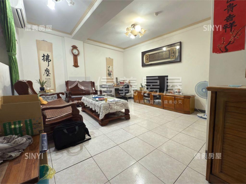 稀有挑高一樓˙停車方便房屋室內格局與周邊環境