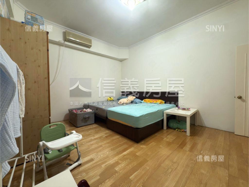 稀有挑高一樓˙停車方便房屋室內格局與周邊環境