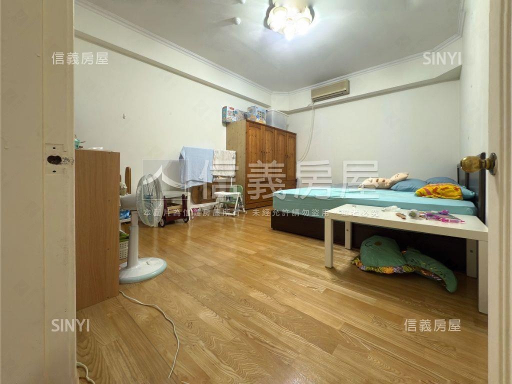 稀有挑高一樓˙停車方便房屋室內格局與周邊環境