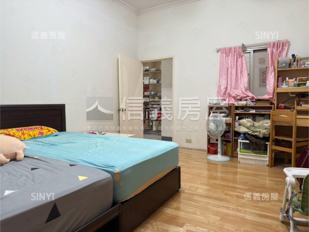 稀有挑高一樓˙停車方便房屋室內格局與周邊環境