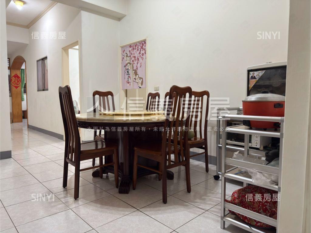 稀有挑高一樓˙停車方便房屋室內格局與周邊環境