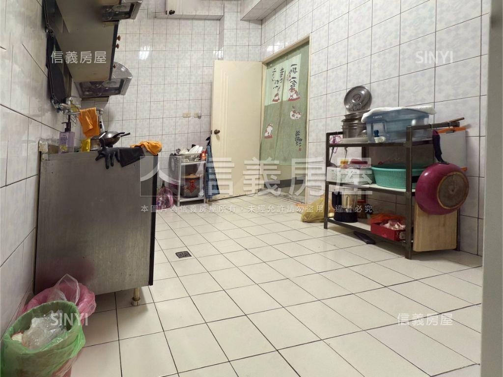 稀有挑高一樓˙停車方便房屋室內格局與周邊環境