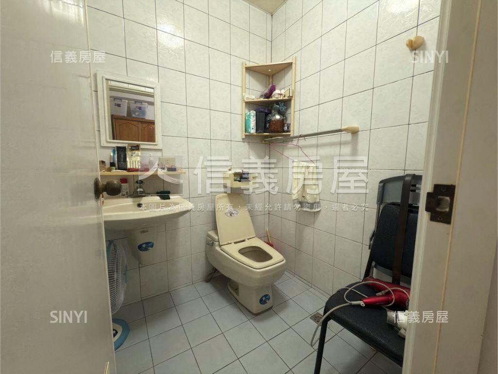 稀有挑高一樓˙停車方便房屋室內格局與周邊環境