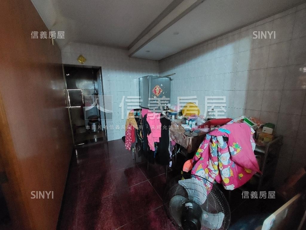 忠孝路三樓大空間房屋室內格局與周邊環境