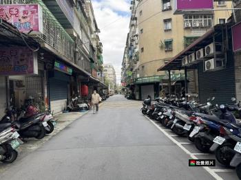 海山捷運站旁停車方便一樓