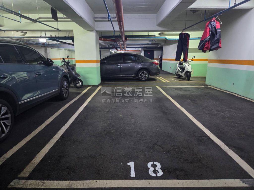 近未來捷運站慕夏套房車位房屋室內格局與周邊環境