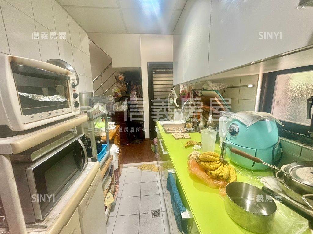 屋主用心大空間近捷運頂加房屋室內格局與周邊環境