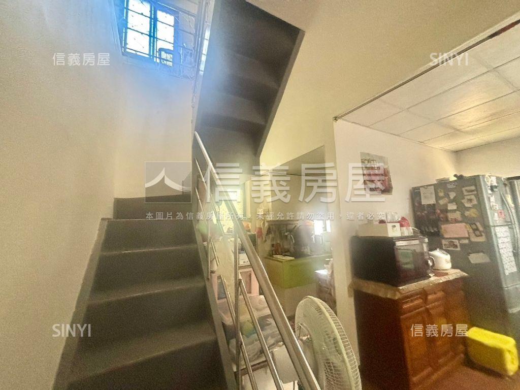 屋主用心大空間近捷運頂加房屋室內格局與周邊環境