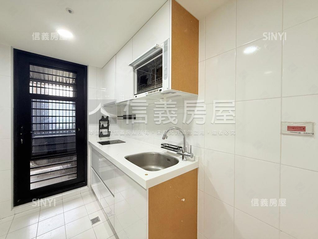 稀有海洋都心３期１房車位房屋室內格局與周邊環境