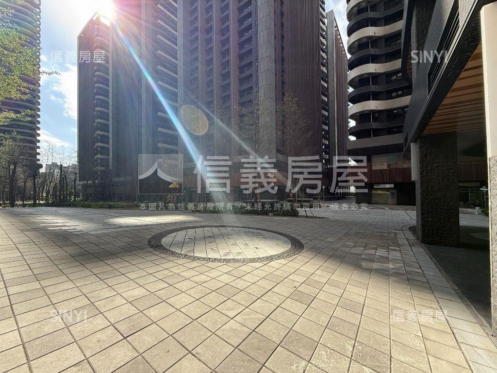 稀有海洋都心３期１房車位房屋室內格局與周邊環境