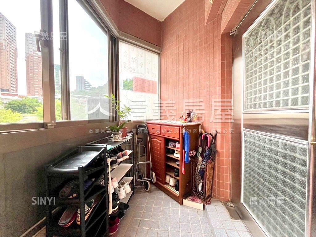 新－松仁綠意電梯三房車位房屋室內格局與周邊環境