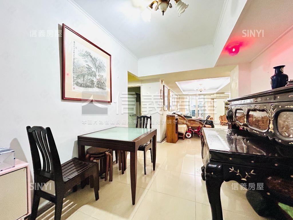 國泰建設榮星花園電梯３房房屋室內格局與周邊環境