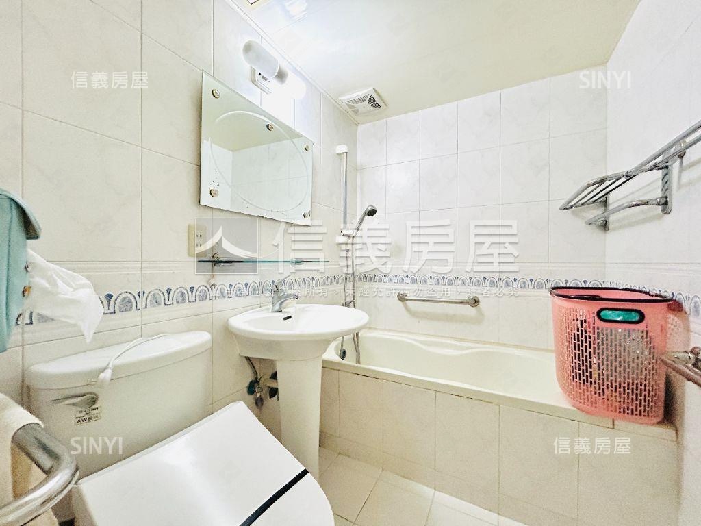 國泰建設榮星花園電梯３房房屋室內格局與周邊環境