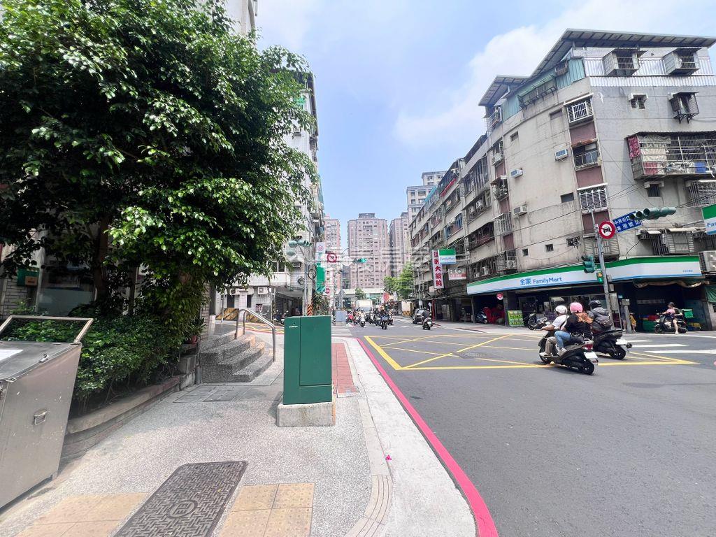 ★新接★中和我的家有車位房屋室內格局與周邊環境