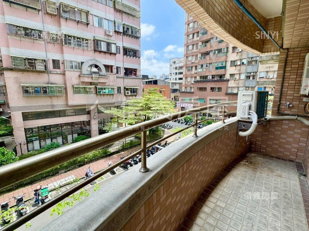 遠東生活館·美妝三房車位房屋室內格局與周邊環境