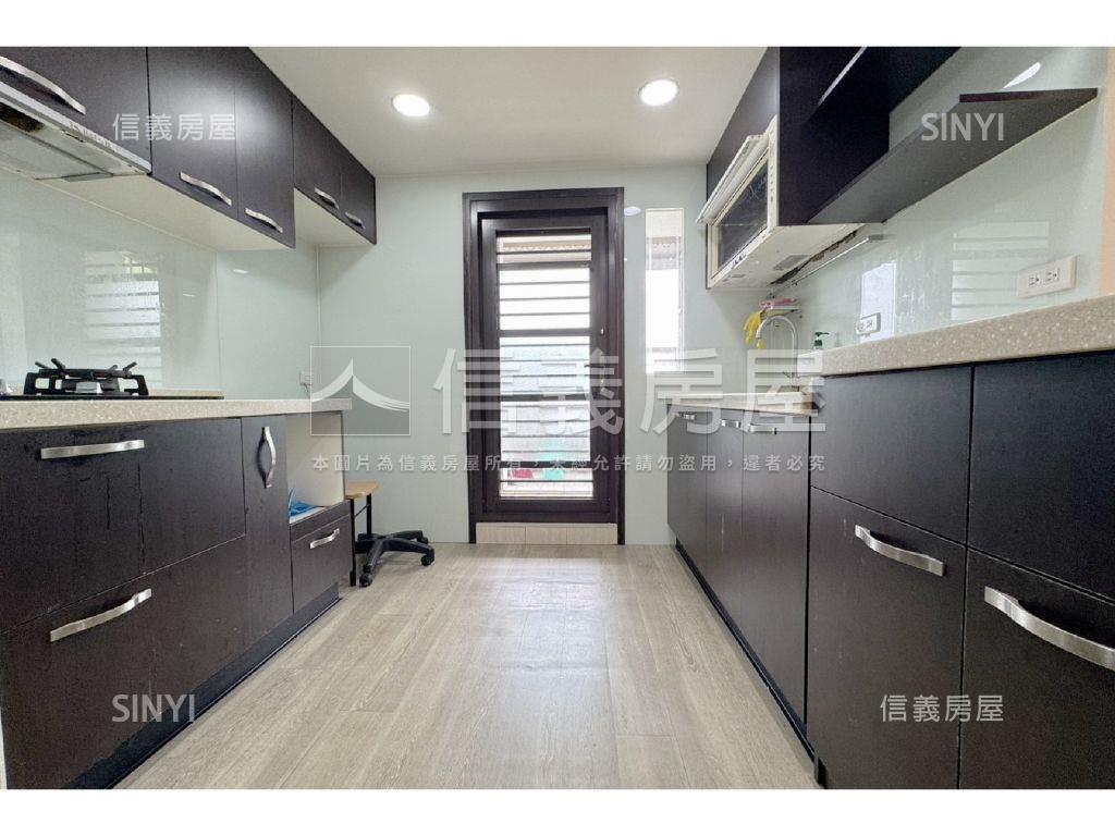 稀少釋出南港電梯三房房屋室內格局與周邊環境